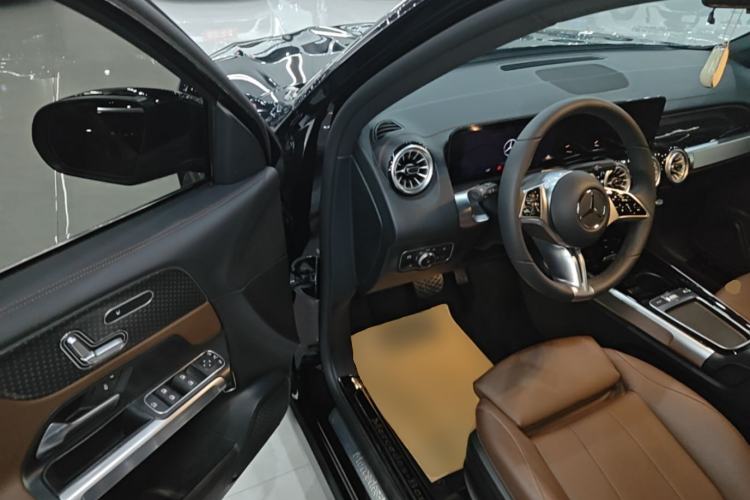 Used Mercedes-Benz GLB 2024 Refresh GLB 220 Fashion Edition Driver Seat
