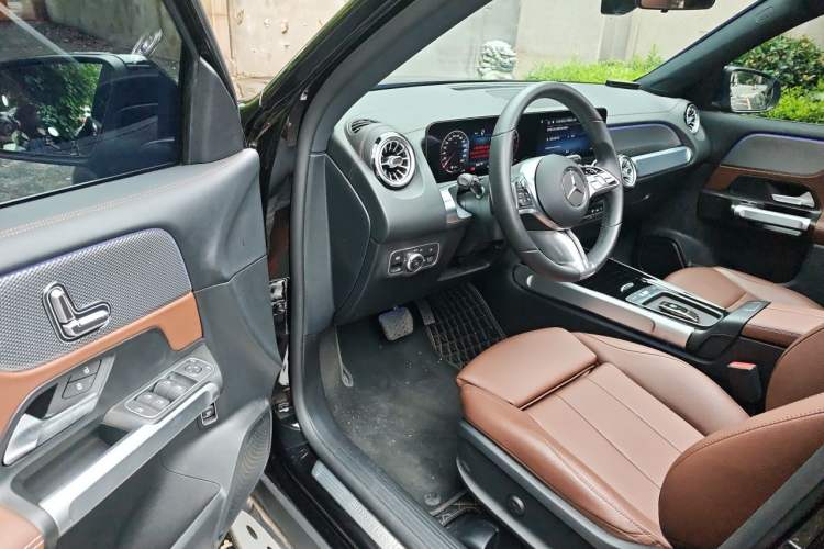 Used Mercedes-Benz GLB 2024-Year Restyled GLB 200 Dynamic Edition Driver Seat