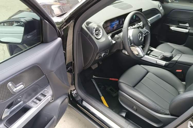 Used Mercedes-Benz GLB 2024 GLB 220 Dynamic Edition Driver Seat