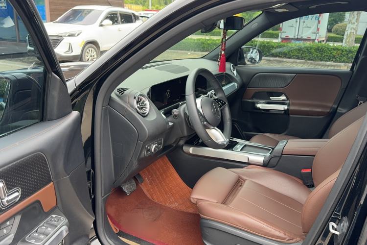 Used Mercedes-Benz GLB 2024 GLB 200 Dynamic Edition Driver Seat