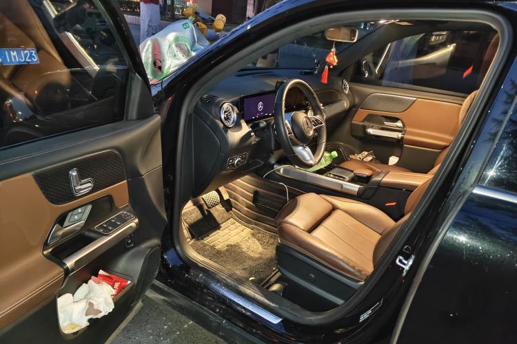Used Mercedes-Benz GLB 2024 GLB 220 Dynamic Edition Driver Seat