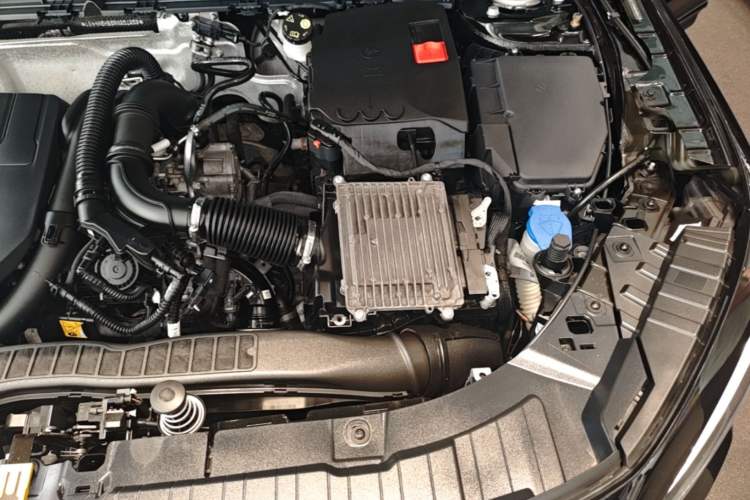 Used Mercedes-Benz GLB 2024-Year Restyled GLB 200 Dynamic Edition Engine Bay Left