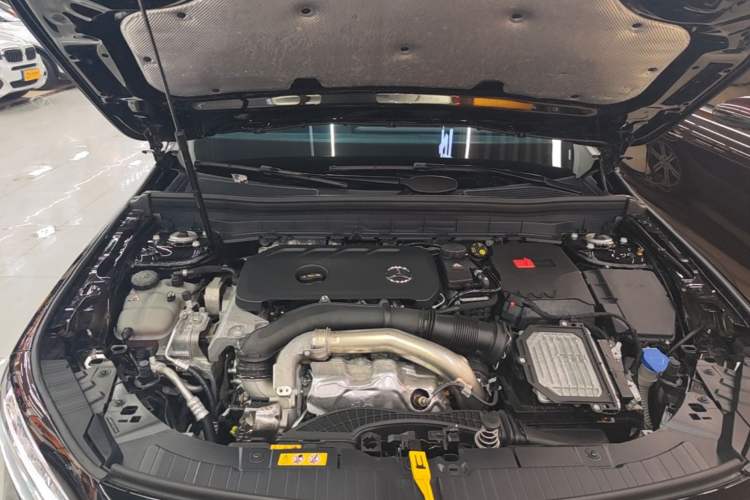 Used Mercedes-Benz GLB 2024-Year Restyled GLB 220 4MATIC Engine Bay