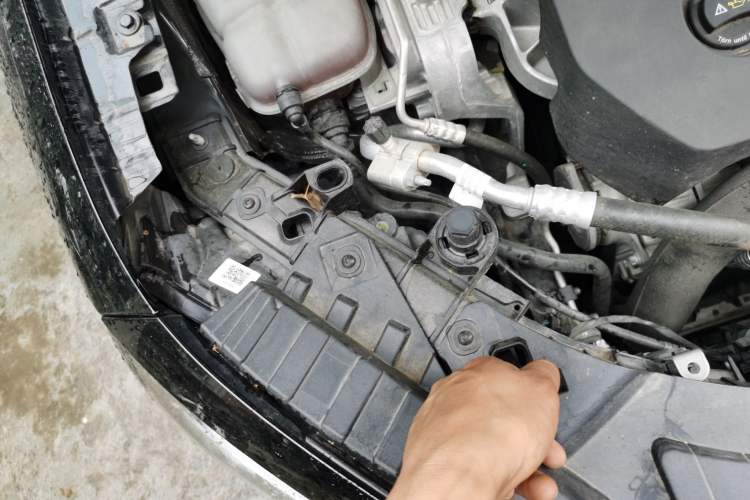 Used Mercedes-Benz GLB 2024-Year Restyled GLB 200 Dynamic Edition Engine Bay Right