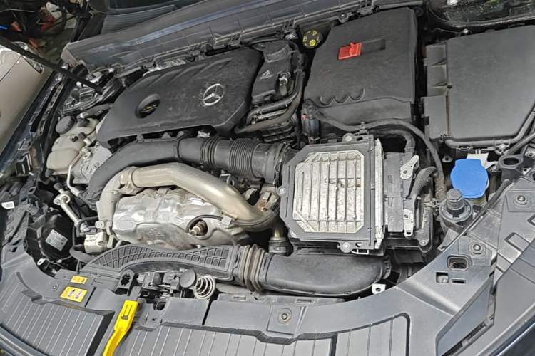 Used Mercedes-Benz GLB 2024 GLB 220 4MATIC Engine Bay