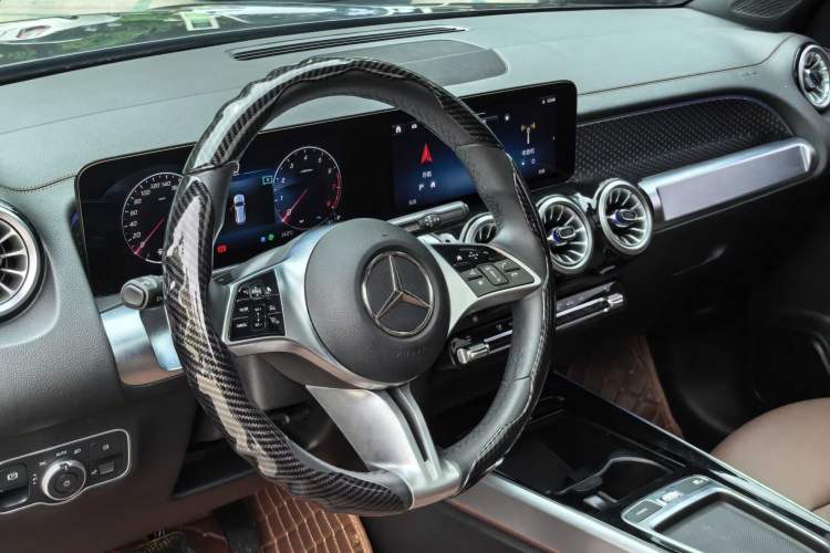 Used Mercedes-Benz GLB 2024 Refresh GLB 220 Dynamic Edition Exterior 1
