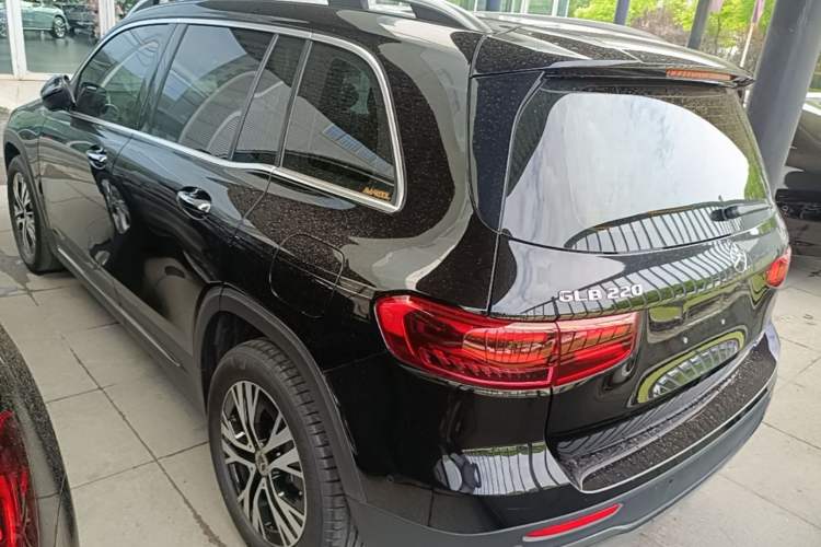 Used Mercedes-Benz GLB 2024 Refresh GLB 220 Dynamic Edition Exterior 2