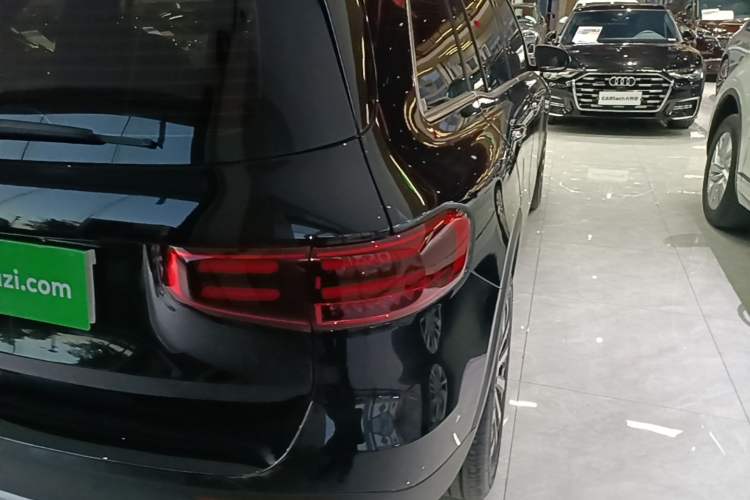 Used Mercedes-Benz GLB 2024 GLB 220 Fashion Model Exterior 3