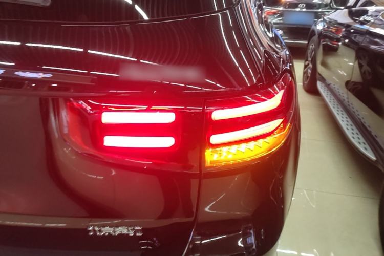 Used Mercedes-Benz GLB 2024-Year Restyled GLB 220 4MATIC Exterior 3