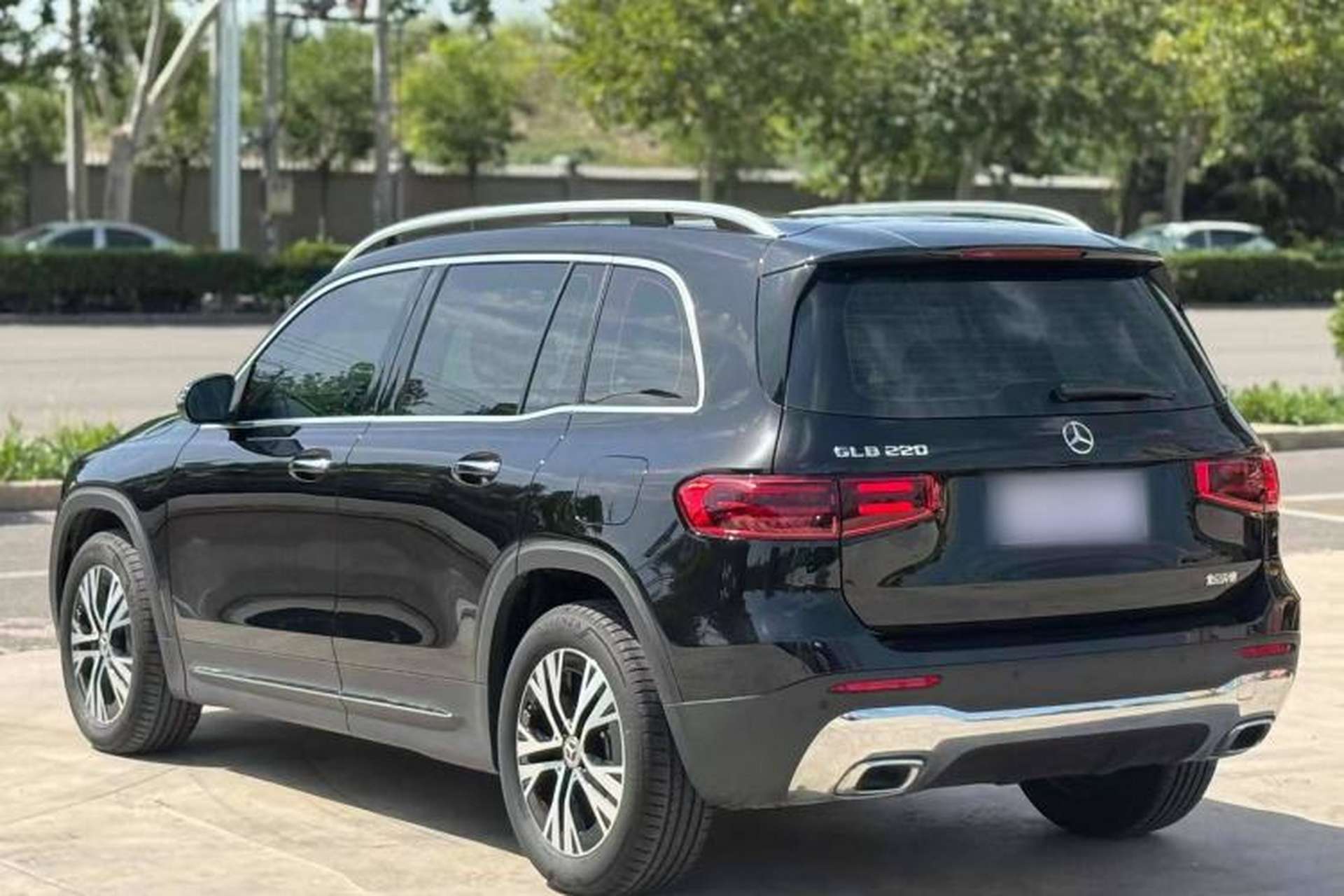 Used Mercedes-Benz GLB 2024 Refresh GLB 220 Dynamic Edition Exterior 4
