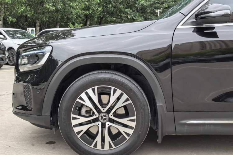 Used Mercedes-Benz GLB 2024 Refresh GLB 220 Dynamic Edition Exterior 5