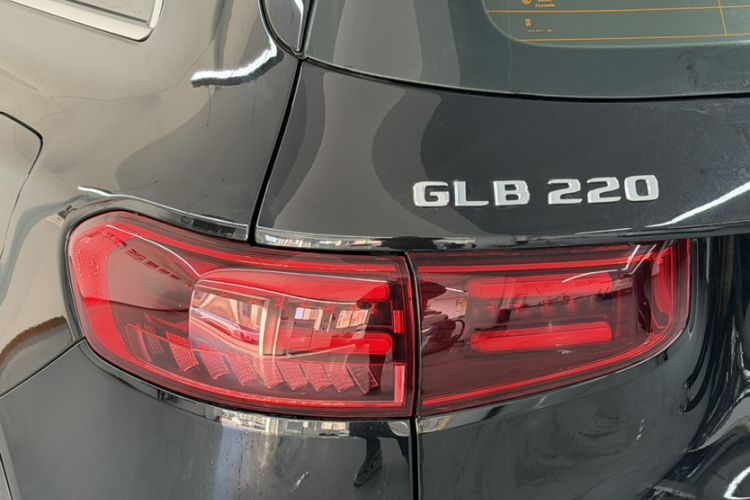 Used Mercedes-Benz GLB 2024 GLB 220 Dynamic Edition Exterior 6