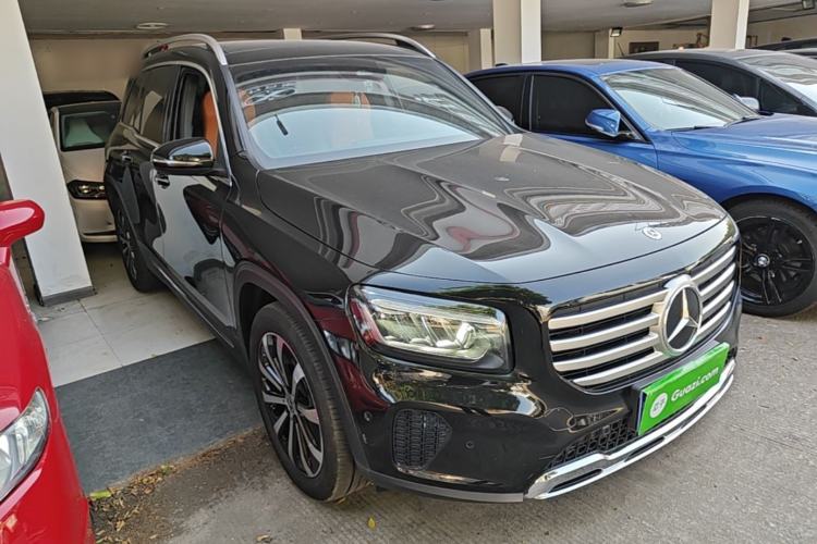 Used Mercedes-Benz GLB 2024 GLB 220 Fashion Model Front Right 45 Deg