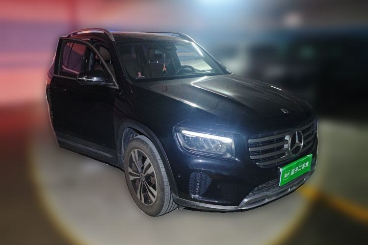 Used Mercedes-Benz GLB 2024-Year Restyled GLB 200 Dynamic Edition Front Right 45 Deg