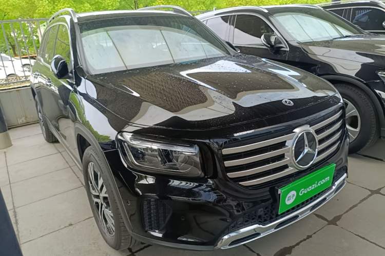 Used Mercedes-Benz GLB 2024 Refresh GLB 220 Dynamic Edition Front Right 45 Deg