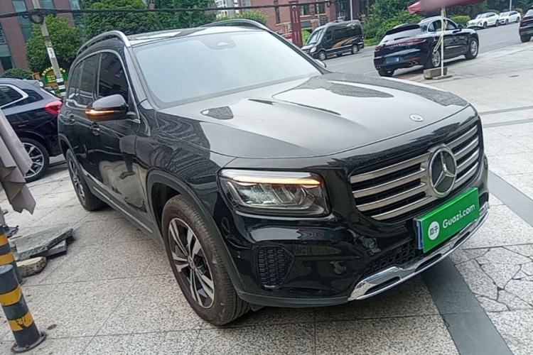 Used Mercedes-Benz GLB 2024 GLB 200 Fashion Model Front Right 45 Deg