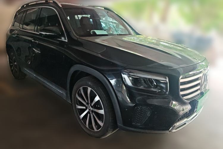 Used Mercedes-Benz GLB 2024 GLB 220 Fashion Model Front Right 45 Deg