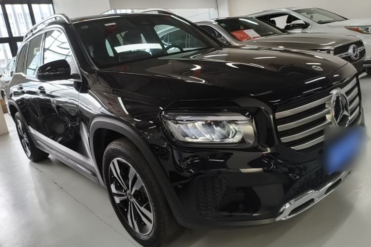 Used Mercedes-Benz GLB 2024 GLB 200 Dynamic Edition Front Right 45 Deg