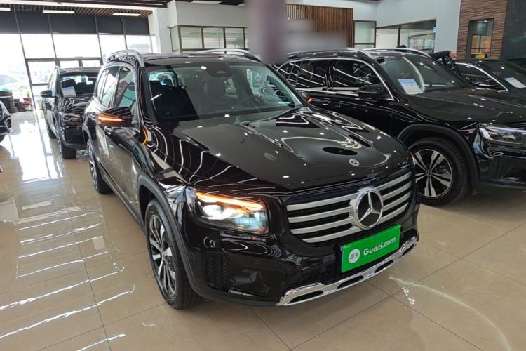 Used Mercedes-Benz GLB 2024 GLB 220 Fashion Model Front Right 45 Deg