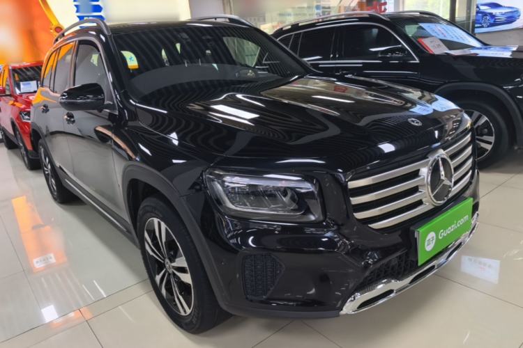 Used Mercedes-Benz GLB 2024 GLB 200 Fashion Model Front Right 45 Deg