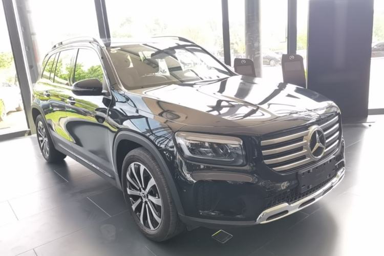 Used Mercedes-Benz GLB 2024 GLB 220 Fashion Model Front Right 45 Deg