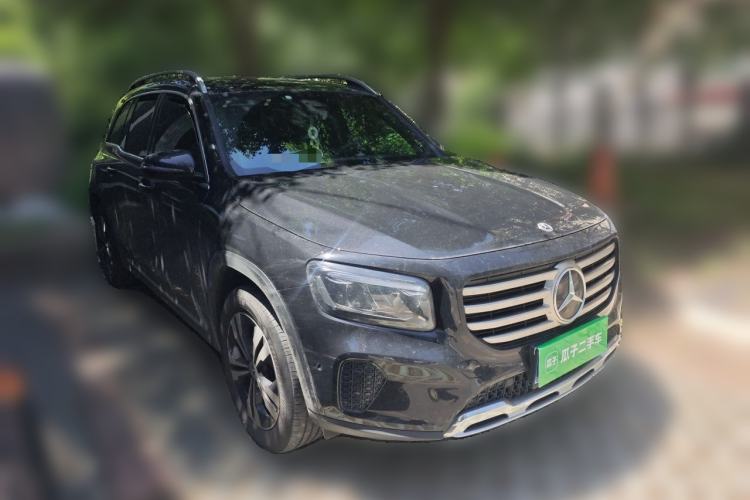 Used Mercedes-Benz GLB 2024-Year Restyled GLB 200 Dynamic Edition Front Right 45 Deg