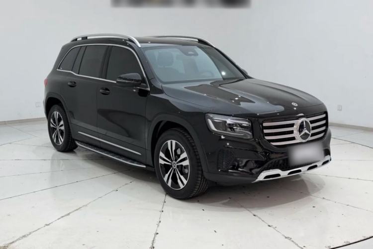 Used Mercedes-Benz GLB 2024 GLB 200 Fashion Model Front Right 45 Deg