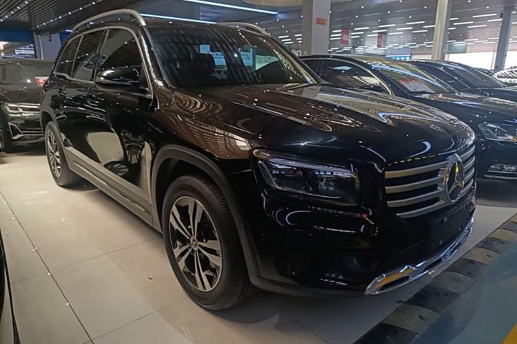 Used Mercedes-Benz GLB 2024-Year Restyled GLB 200 Dynamic Edition Front Right 45 Deg