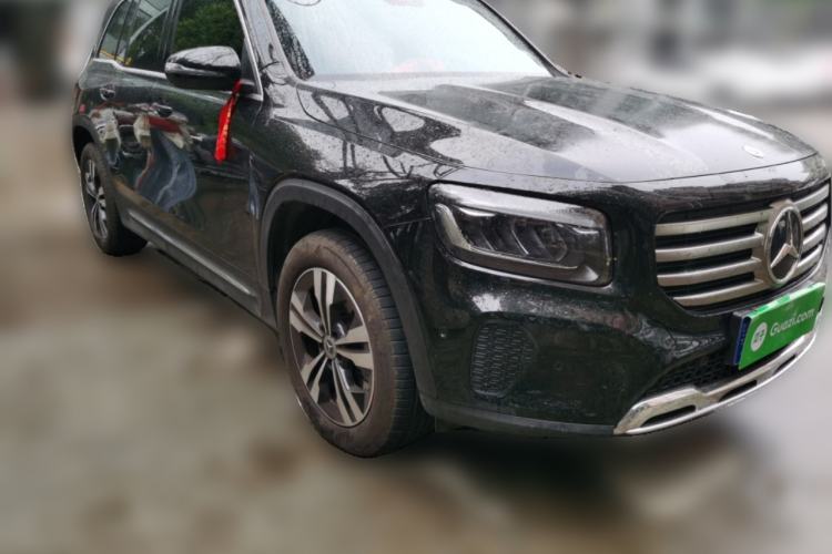 Used Mercedes-Benz GLB 2024-Year Restyled GLB 200 Dynamic Edition Front Right 45 Deg