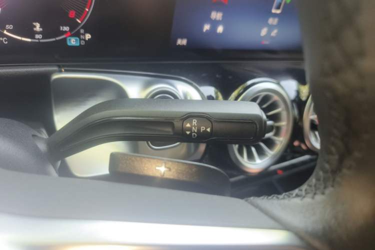 Used Mercedes-Benz GLB 2024 GLB 200 Dynamic Edition Gear Lever