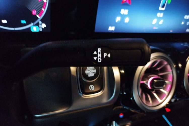 Used Mercedes-Benz GLB 2024 Refresh GLB 220 Dynamic Edition Gear Lever