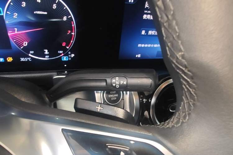 Used Mercedes-Benz GLB 2024-Year Restyled GLB 200 Dynamic Edition Gear Lever
