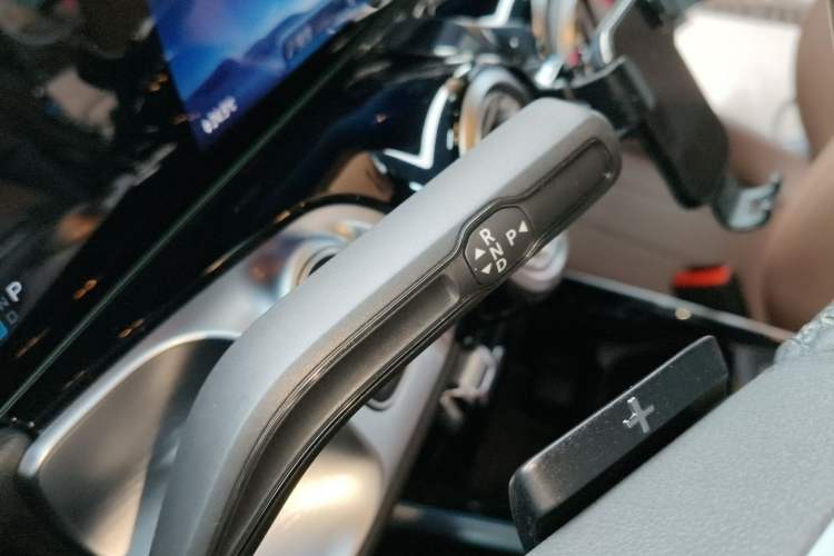 Used Mercedes-Benz GLB 2024 GLB 220 Dynamic Edition Gear Lever