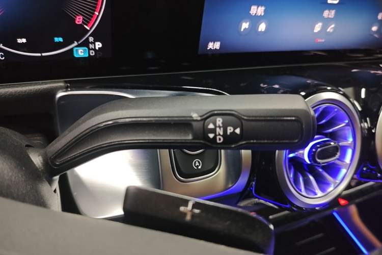 Used Mercedes-Benz GLB 2024 Refresh GLB 220 Dynamic Edition Gear Lever