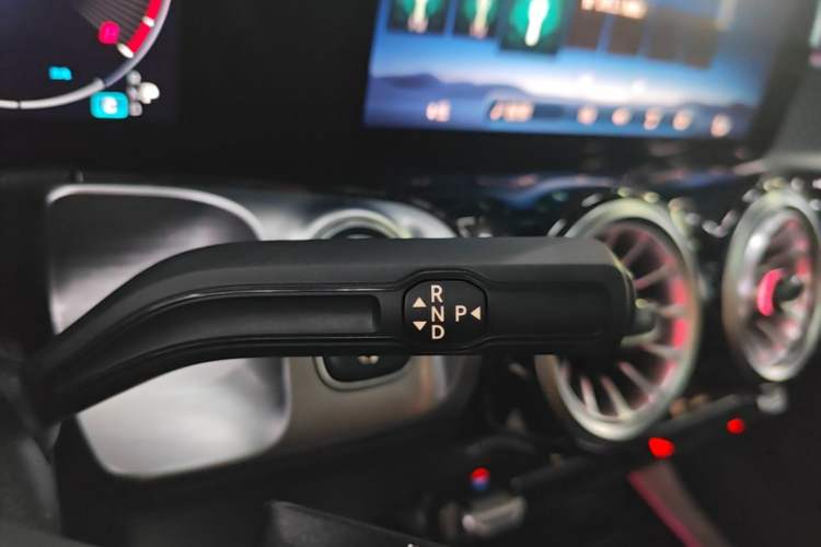 Used Mercedes-Benz GLB 2024 Refresh GLB 220 Dynamic Edition Gear Lever