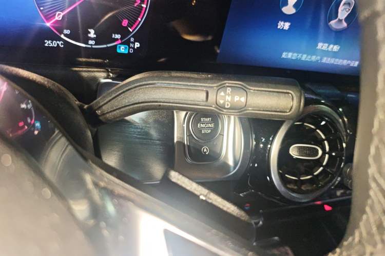 Used Mercedes-Benz GLB 2024-Year Restyled GLB 200 Dynamic Edition Gear Lever