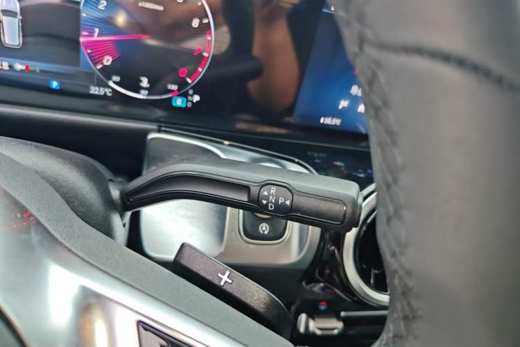 Used Mercedes-Benz GLB 2024-Year Restyled GLB 200 Dynamic Edition Gear Lever