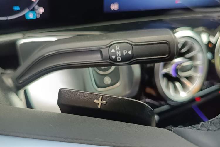 Used Mercedes-Benz GLB 2024 Refresh GLB 220 Dynamic Edition Gear Lever