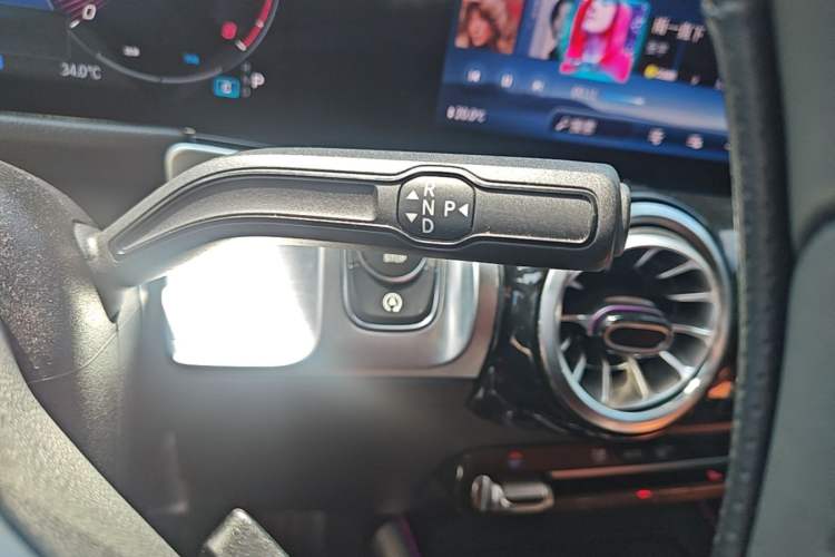 Used Mercedes-Benz GLB 2024 GLB 220 Fashion Model Gear Lever