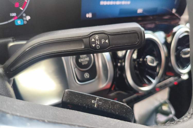 Used Mercedes-Benz GLB 2024-Year Restyled GLB 200 Dynamic Edition Gear Lever