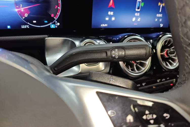 Used Mercedes-Benz GLB 2024 Refresh GLB 220 Dynamic Edition Gear Lever