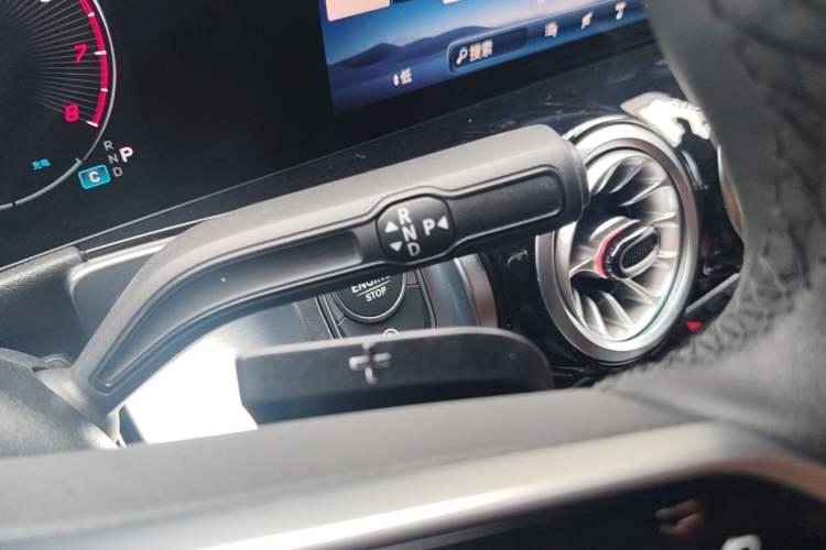 Used Mercedes-Benz GLB 2024 Refresh GLB 220 Dynamic Edition Gear Lever