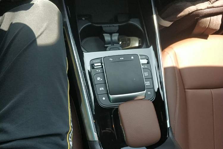 Used Mercedes-Benz GLB 2024 GLB 220 Dynamic Edition Gear Lever