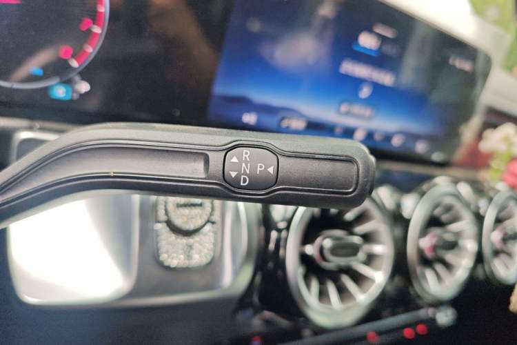 Used Mercedes-Benz GLB 2024 Refresh GLB 220 Fashion Edition Gear Lever