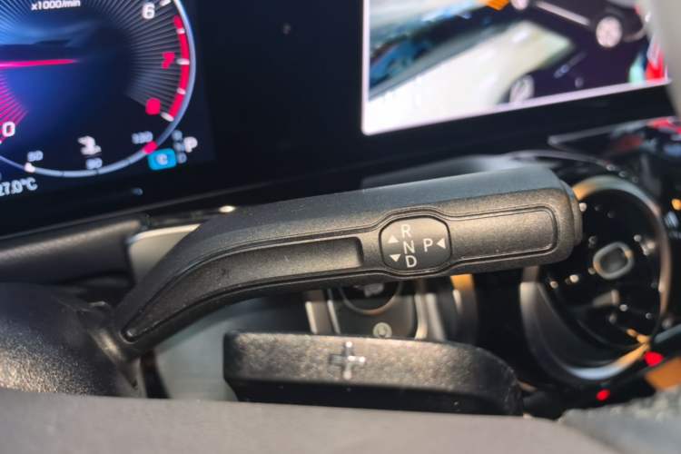 Used Mercedes-Benz GLB 2024 GLB 200 Fashion Model Gear Lever