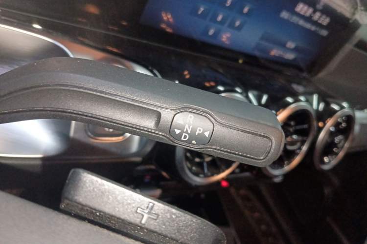 Used Mercedes-Benz GLB 2024 GLB 200 Dynamic Edition Gear Lever