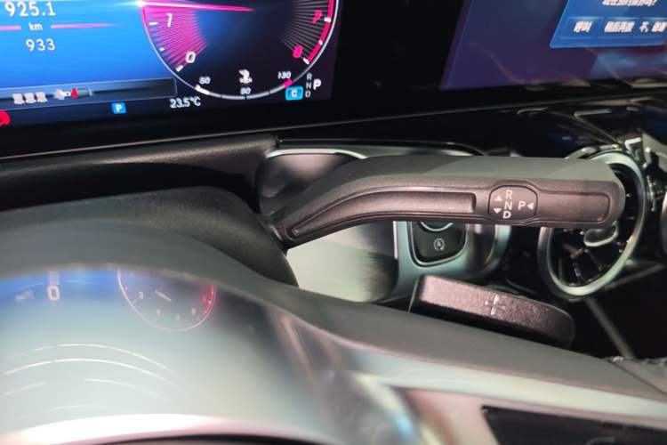 Used Mercedes-Benz GLB 2024 GLB 200 Dynamic Edition Gear Lever