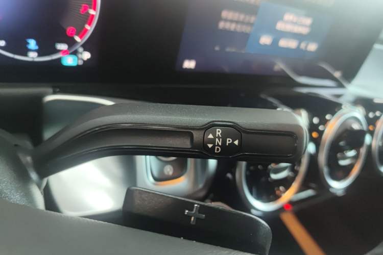 Used Mercedes-Benz GLB 2024 GLB 200 Fashion Model Gear Lever