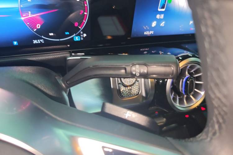 Used Mercedes-Benz GLB 2024-Year Restyled GLB 220 4MATIC Gear Lever