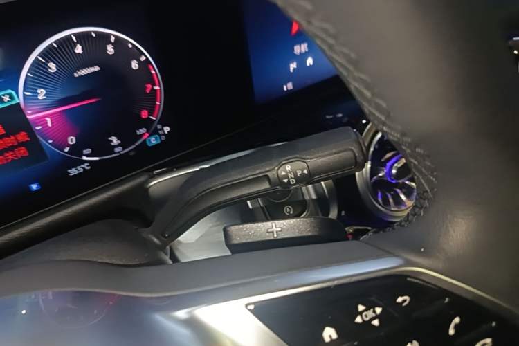 Used Mercedes-Benz GLB 2024-Year Restyled GLB 200 Dynamic Edition Gear Lever